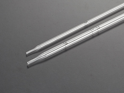 細(xì)長(zhǎng)管身，易于進(jìn)出窄口容器